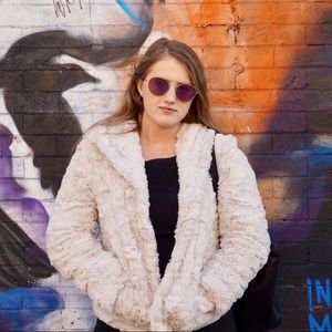 Meet your Posher, Phoebe